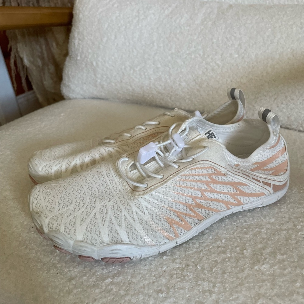 HIKE | hiking sneaker
